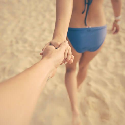 Reisekoffer - der perfekte Bikini für den Strand